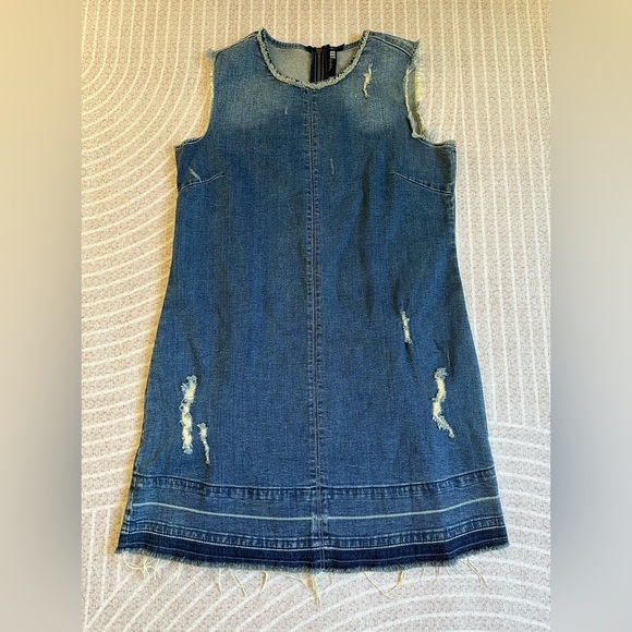 KUT from the Kloth Women's Christina Distressed Denim
Minidress L Versatile - Picture 2 of 8